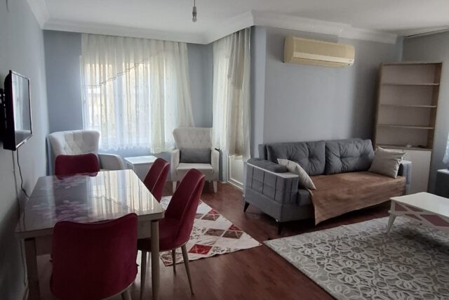 GÜLVERENDE 75 YIL CADDESİNDE 2+1 1 KAT FUL EŞYALI KLİMALI GENİŞ DAİRE ÜNİVERSİTEYE 5 DKK. ULAŞIM DİBİNDE. ALIŞVERİŞ MERKEZLERİ 2 DKK.